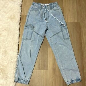 Light blue cargo pants with adjustable waist with 6 pockets